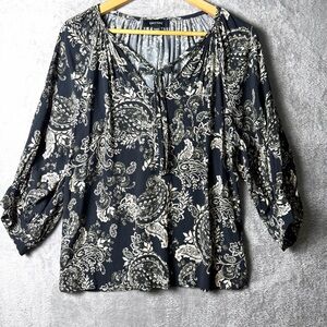 Karen Kane Black and Cream Paisley Women's tie neck top, blousen sleeve size L